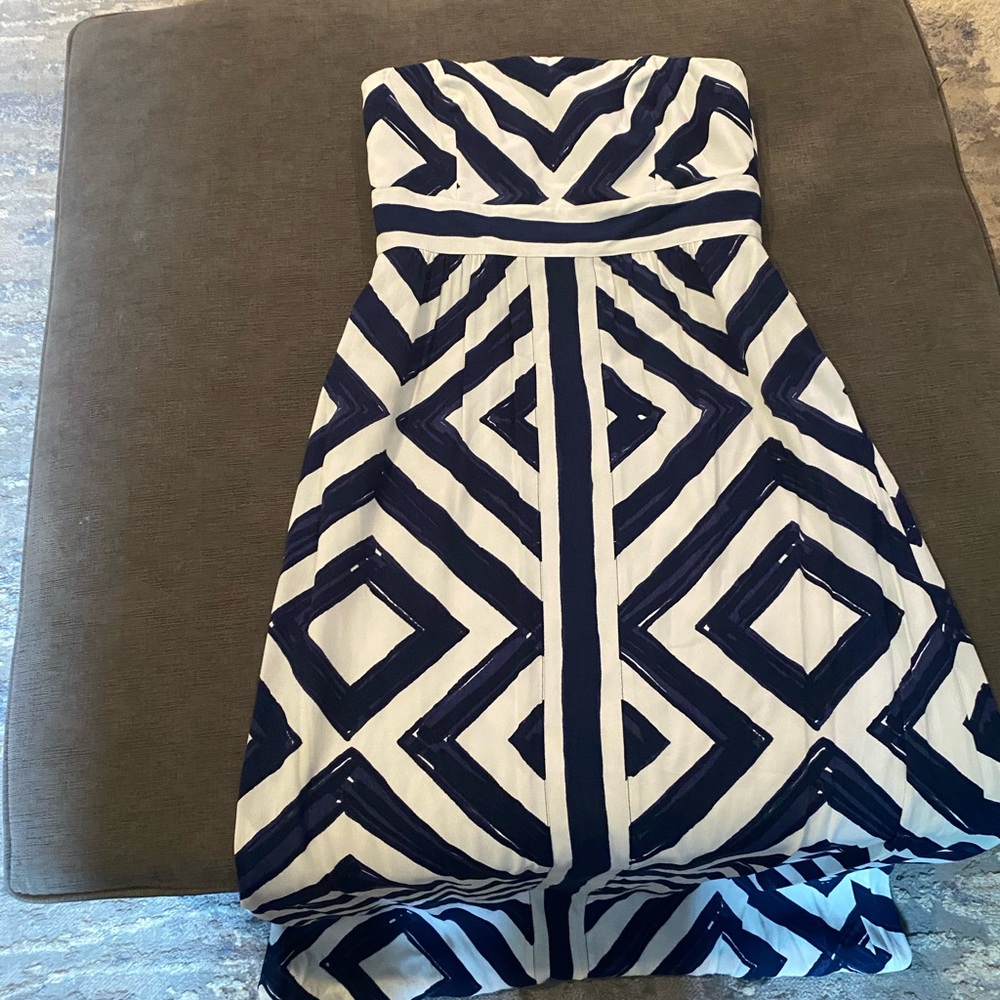 Vineyard Vines White and Navy Apparel